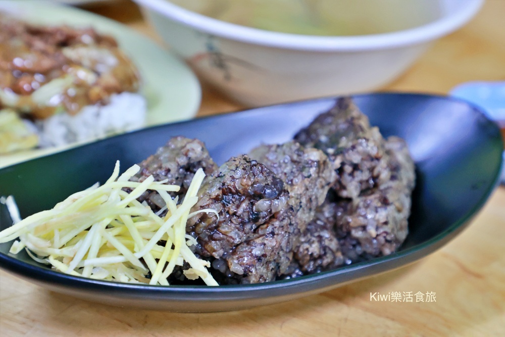 台南尚興無骨生炒鴨肉羹.安南美食推薦大火快炒生炒鴨肉蓋飯很好吃.kiwi樂活食旅部落客推薦台南在地小吃