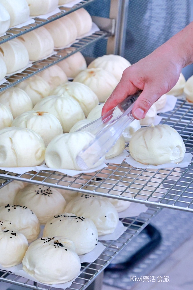 彰化長興包子饅頭屋.彰化小吃.彰化美食.彰化市小吃.銅板美食.推薦肉包.饅頭.芝麻包.抹茶紅豆.近三民市場十八王公周邊美食.kiwi樂活食旅部落客推薦彰化在地美食