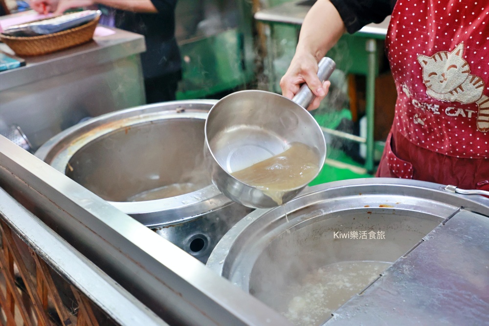 彰化市美食.紀豬腳麵線專賣店.彰化車路口店.彰化小吃推薦豬腳開運.當歸湯頭溫潤.白滷豬腳.閏月豬腳.生日豬腳麵線.小腸湯.豬腳湯.鴨肉湯.米血.麵線.kiwi樂活食旅推薦彰化在地小吃.近家香潤餅.北方早點.不二坊蛋黃酥.彰化三民市場車路口周邊美食