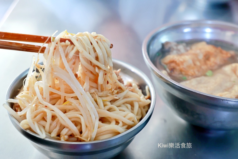 彰化素食車路口素食麵|彰化市清爽素食,乾麵加綜合湯飽足!近三民市場周邊美食 彰化素食車路口素食麵|彰化市清爽素食,乾麵加綜合湯飽足!近三民市場周邊美食