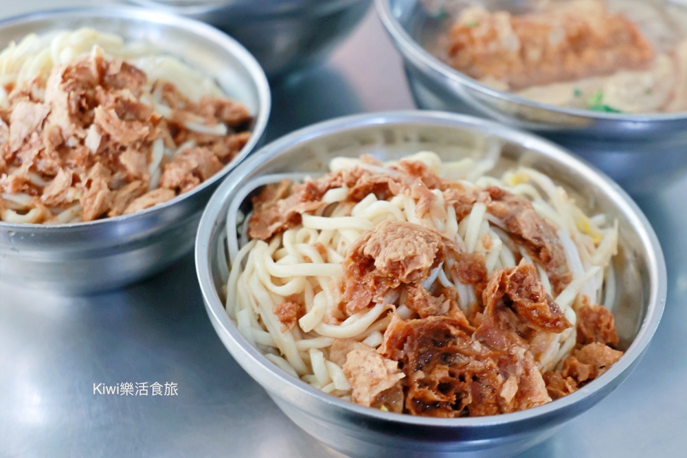 彰化素食車路口素食麵|彰化市清爽素食,乾麵加綜合湯飽足!近三民市場周邊美食 彰化素食車路口素食麵|彰化市清爽素食,乾麵加綜合湯飽足!近三民市場周邊美食