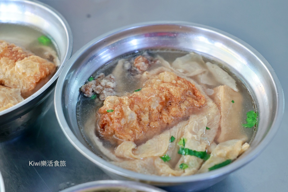 彰化素食車路口素食麵|彰化市清爽素食,乾麵加綜合湯飽足!近三民市場周邊美食 彰化素食車路口素食麵|彰化市清爽素食,乾麵加綜合湯飽足!近三民市場周邊美食