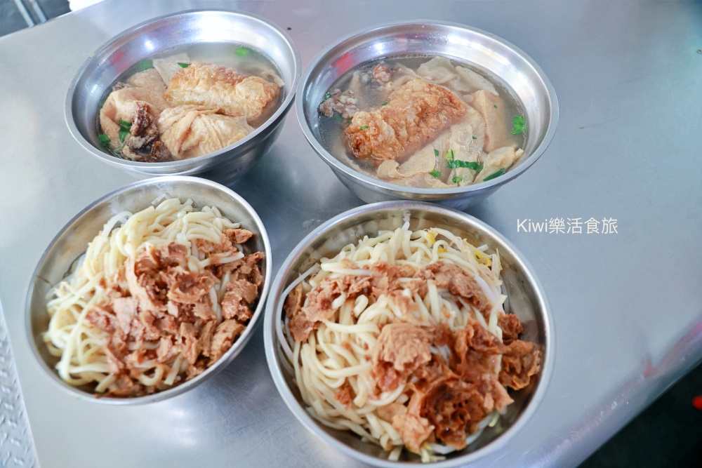 彰化素食車路口素食麵｜彰化市清爽素食，乾麵加綜合湯飽足！近三民市場周邊美食