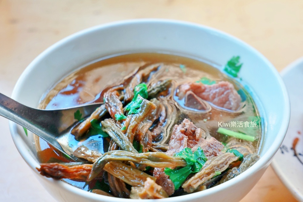 北斗美食宮前阿美高麗菜飯.彰化北斗小吃推薦古早味高麗菜飯搭配肉皮.小菜.kiwi樂活食旅推薦北斗小吃美食