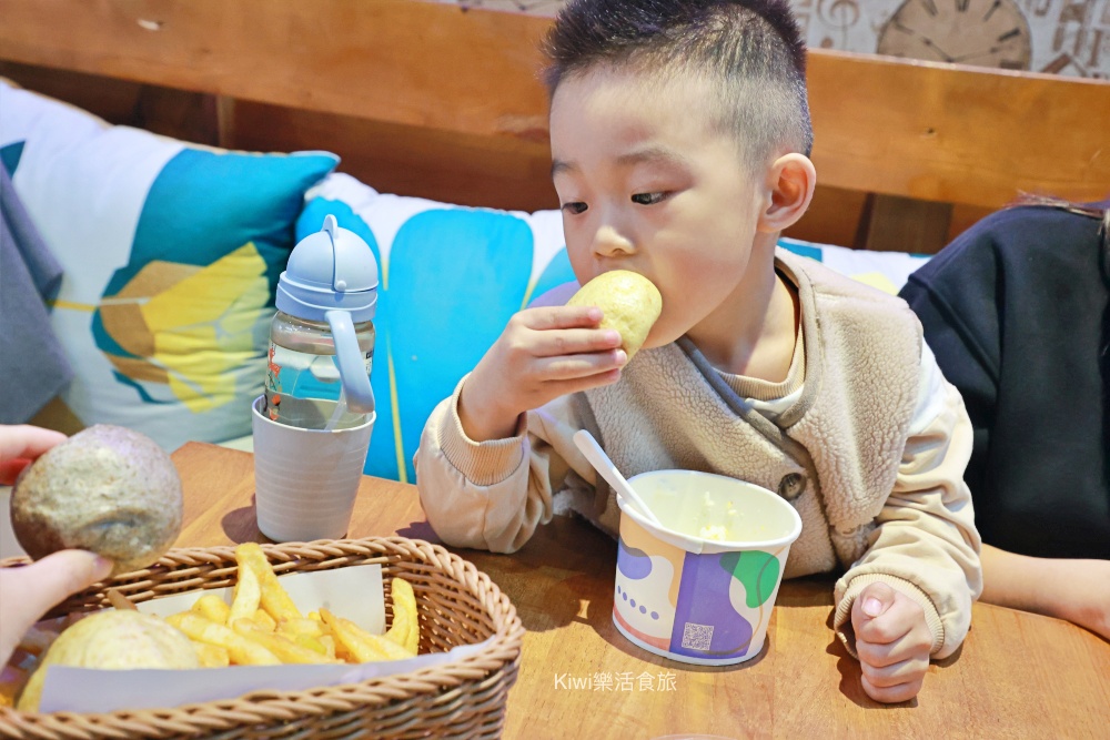 彰化史堤克牛排金馬店.kiwi樂活食旅部落客推薦彰化在地平價牛排.彰化市美食推薦羽下牛排質量好.專人桌邊服務.自助吧無限暢飲.彰化聚會餐廳.近彰化王田交流道周邊美食