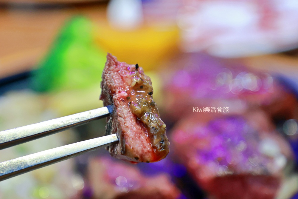 彰化史堤克牛排金馬店.kiwi樂活食旅部落客推薦彰化在地平價牛排.彰化市美食推薦羽下牛排質量好.專人桌邊服務.自助吧無限暢飲.彰化聚會餐廳.近彰化王田交流道周邊美食