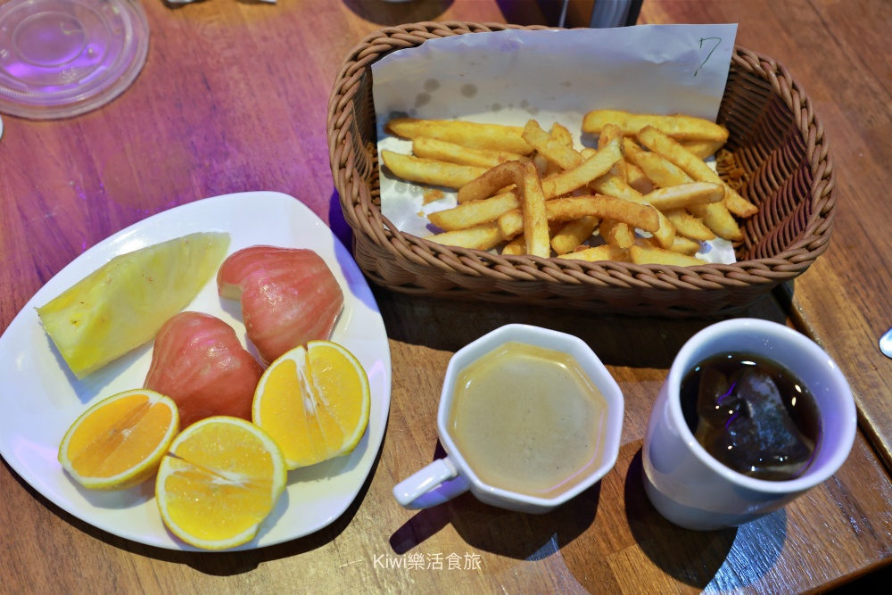 彰化史堤克牛排金馬店.kiwi樂活食旅部落客推薦彰化在地平價牛排.彰化市美食推薦羽下牛排質量好.專人桌邊服務.自助吧無限暢飲.彰化聚會餐廳.近彰化王田交流道周邊美食