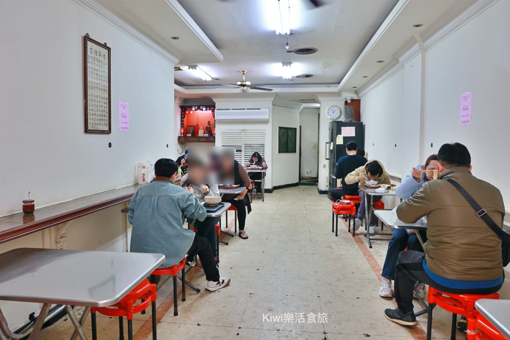 kiwi樂活食旅推薦台中美食上海未名酸梅湯麵點,台中中區美食推薦米其林必比登連四年.道地上海麵食老字號.排骨麵.牛肉麵.炸醬麵.雪裡紅.酸梅湯.近台中火車站周邊美食.台中小吃