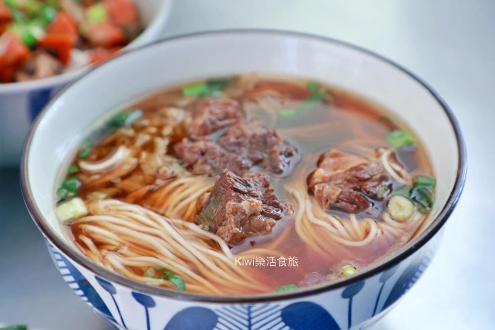 kiwi樂活食旅推薦台中美食上海未名酸梅湯麵點,台中中區美食推薦米其林必比登連四年.道地上海麵食老字號.排骨麵.牛肉麵.炸醬麵.雪裡紅.酸梅湯.近台中火車站周邊美食.台中小吃