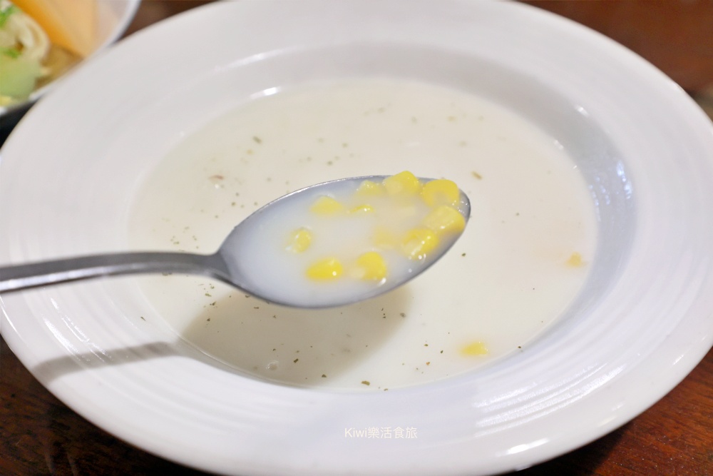 kiwi樂活食旅推薦彰化美食瑪多琍廚房.彰化聚會推薦香茅火鍋菜盤像捧花一樣多.韓式泡菜豬肉義大利燉飯.近彰商周邊美食.八卦山周邊美食.彰化市美食.彰化市.彰化餐廳.彰化聚會餐廳