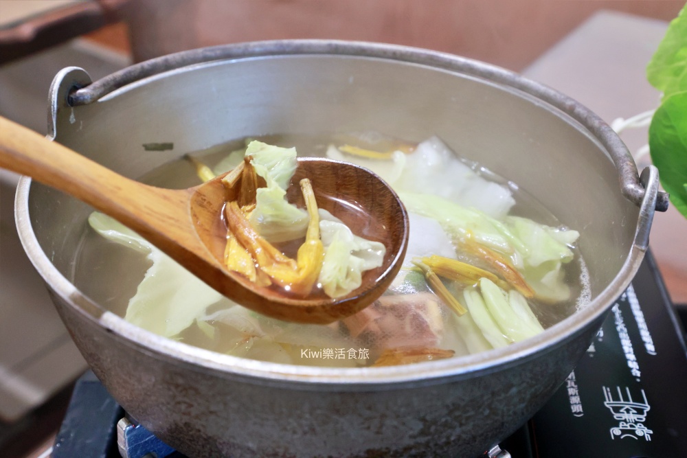 kiwi樂活食旅推薦彰化美食瑪多琍廚房.彰化聚會推薦香茅火鍋菜盤像捧花一樣多.韓式泡菜豬肉義大利燉飯.近彰商周邊美食.八卦山周邊美食.彰化市美食.彰化市.彰化餐廳.彰化聚會餐廳