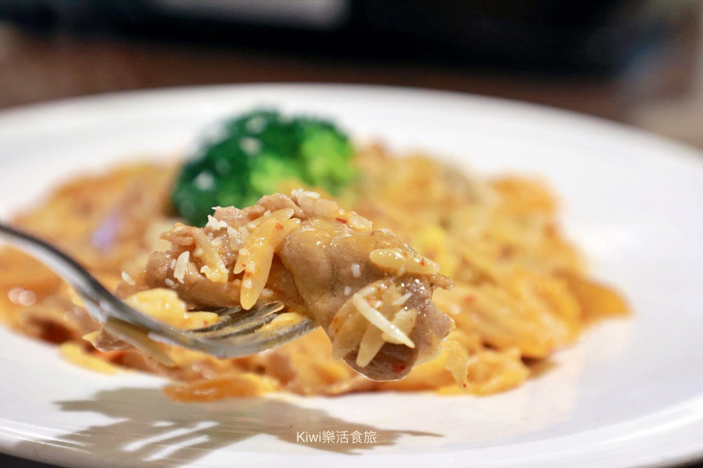 kiwi樂活食旅推薦彰化美食瑪多琍廚房.彰化聚會推薦香茅火鍋菜盤像捧花一樣多.韓式泡菜豬肉義大利燉飯.近彰商周邊美食.八卦山周邊美食.彰化市美食.彰化市.彰化餐廳.彰化聚會餐廳