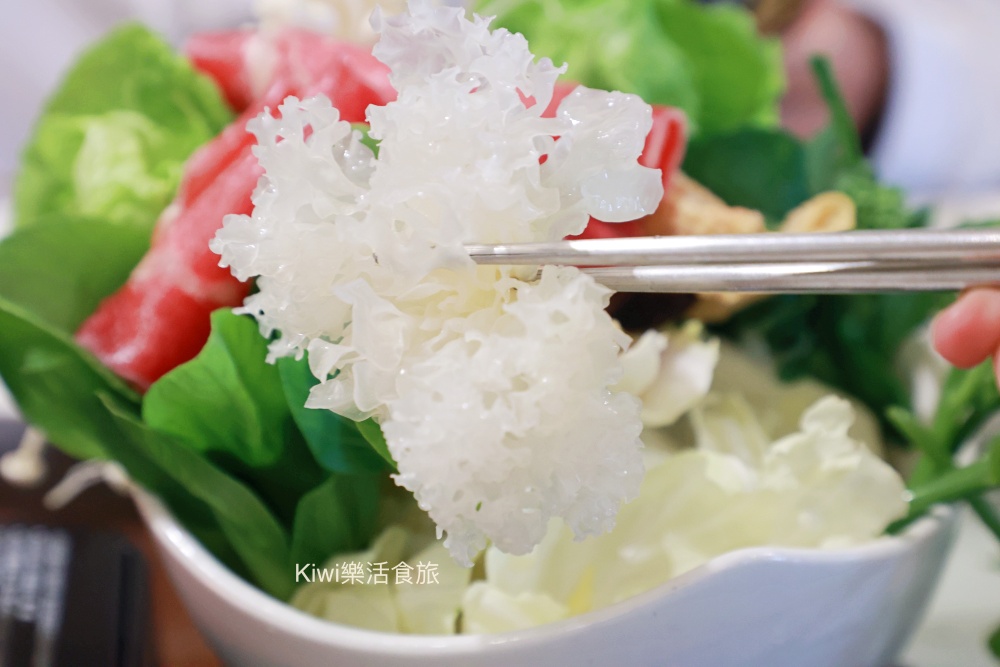 kiwi樂活食旅推薦彰化美食瑪多琍廚房.彰化聚會推薦香茅火鍋菜盤像捧花一樣多.韓式泡菜豬肉義大利燉飯.近彰商周邊美食.八卦山周邊美食.彰化市美食.彰化市.彰化餐廳.彰化聚會餐廳