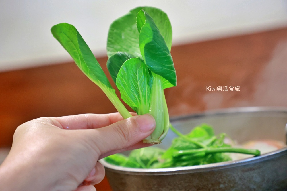 kiwi樂活食旅推薦彰化美食瑪多琍廚房.彰化聚會推薦香茅火鍋菜盤像捧花一樣多.韓式泡菜豬肉義大利燉飯.近彰商周邊美食.八卦山周邊美食.彰化市美食.彰化市.彰化餐廳.彰化聚會餐廳