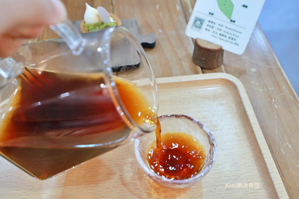 台中北屯臥野In Outdoor.kiwi樂活食旅推薦台中美食.台中北屯早午餐推薦起司瀑布德腸堡佐油封番茄醬.荒山牧羊人派.山野手沖咖啡.生活選物.大坑風景區周邊美食