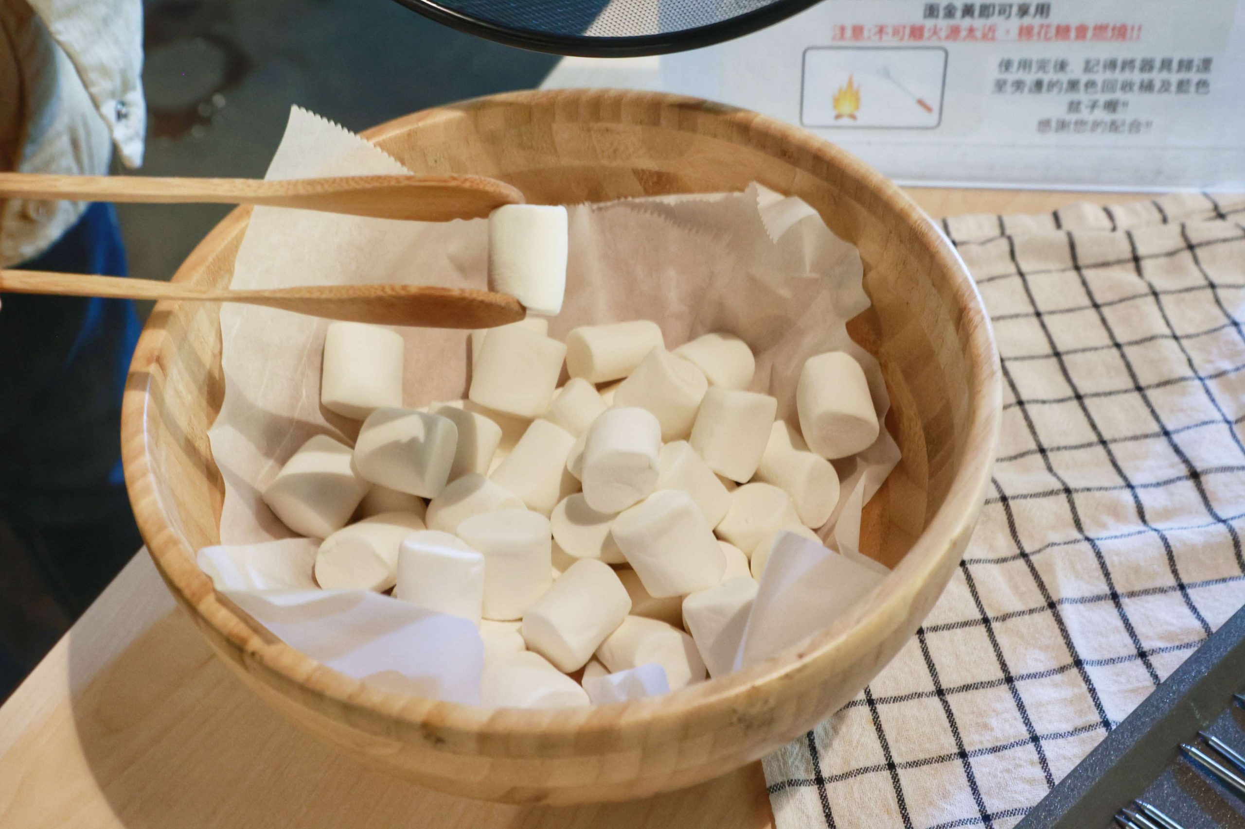新竹霧語WooYuu雲頂上的豪華露營.免裝備懶人露營.一泊二食.DIY體驗.賞櫻花、雲海趁現在.山峰小徑露營區.撥雲小屋民宿.雲霧小車.kiwi專屬訂房優惠wy4388.新竹豪華露營推薦.懶人露營.高山露營
