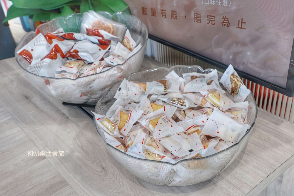 台中曉翮流域｜台中伴手禮推薦爆漿滿餡蛋捲.厚度滿分的厚餡夾心.方方甜心.蝴蝶酥專賣店，近台中中央公園、台中逢甲夜市周邊美食