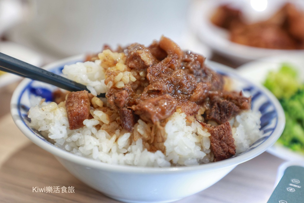 彰化美食陳家大小姐｜彰化市大埔路美食燉露湯料多實在.麵食.各樣功夫小菜～傳承古早味老手藝！