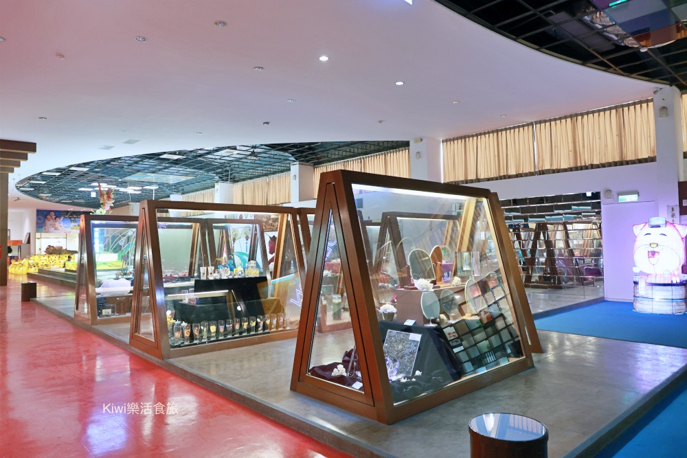 kiwi樂活食旅推薦鹿港景點台灣玻璃館.玻璃媽祖廟.鹿港玻璃工廠免門票觀光工廠.全台唯一玻璃媽祖廟.彰濱工業區裡景點