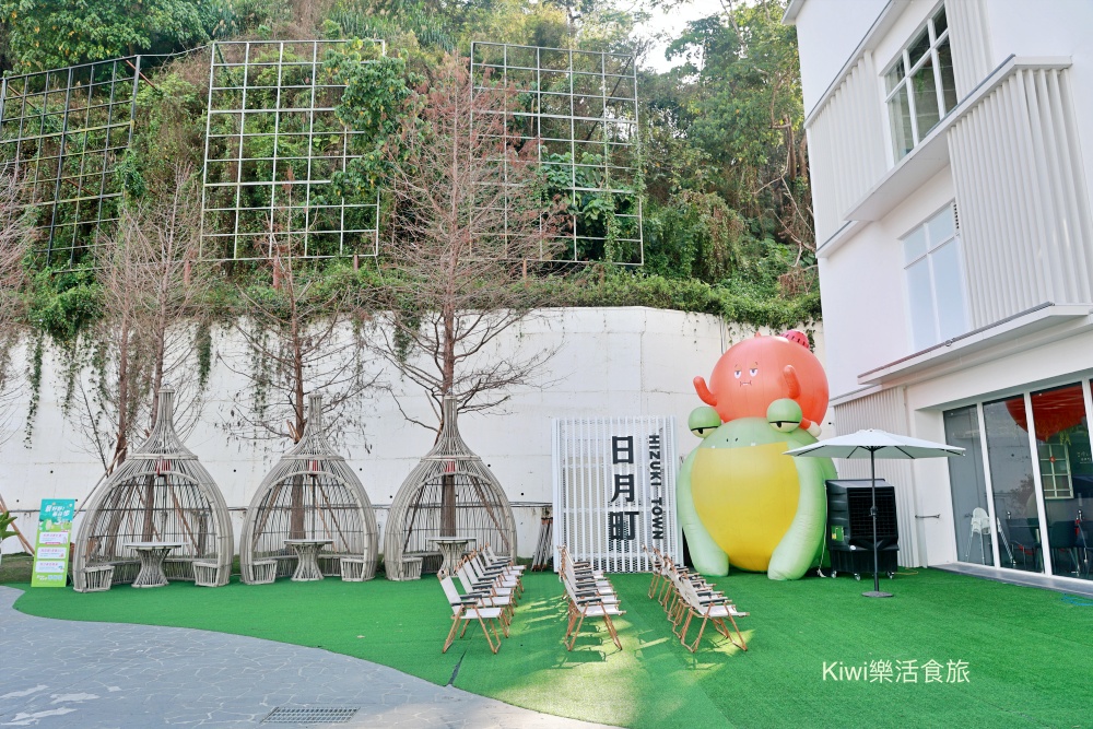 南投新景點日月町複合式商場|埔里日月潭最美的休息站,純白系韓風TSUTAYA BOOKSTORE.網美打卡熱點.南投超強隱藏景點美食~國六愛蘭出口交流道下 南投新景點推薦日月町複合式商場.南投埔里景點日月潭最美的休息站.純白系韓風TSUTAYA BOOKSTORE.網美打卡熱點.南投超強隱藏景點美食.南投美食.南投咖啡館.國六愛蘭出口交流道下.日式WIRED CAFE洋食餐廳.南投在地選品伴手禮.餐車市集.文創市集.加油站.充電站.南投伴手禮.埔里伴手禮.kiwi樂活食旅部落客推薦南投好吃好玩新景點