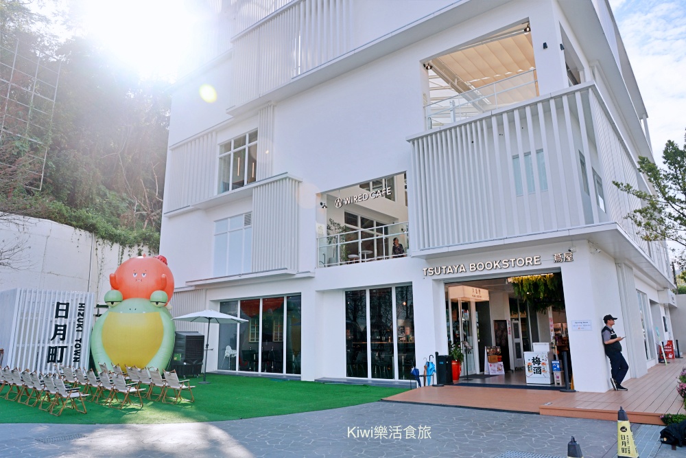 南投新景點日月町複合式商場|埔里日月潭最美的休息站,純白系韓風TSUTAYA BOOKSTORE.網美打卡熱點.南投超強隱藏景點美食~國六愛蘭出口交流道下 南投新景點推薦日月町複合式商場.南投埔里景點日月潭最美的休息站.純白系韓風TSUTAYA BOOKSTORE.網美打卡熱點.南投超強隱藏景點美食.南投美食.南投咖啡館.國六愛蘭出口交流道下.日式WIRED CAFE洋食餐廳.南投在地選品伴手禮.餐車市集.文創市集.加油站.充電站.南投伴手禮.埔里伴手禮.kiwi樂活食旅部落客推薦南投好吃好玩新景點