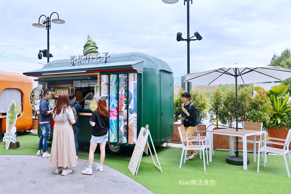 南投新景點日月町複合式商場|埔里日月潭最美的休息站,純白系韓風TSUTAYA BOOKSTORE.網美打卡熱點.南投超強隱藏景點美食~國六愛蘭出口交流道下 南投新景點推薦日月町複合式商場.南投埔里景點日月潭最美的休息站.純白系韓風TSUTAYA BOOKSTORE.網美打卡熱點.南投超強隱藏景點美食.南投美食.南投咖啡館.國六愛蘭出口交流道下.日式WIRED CAFE洋食餐廳.南投在地選品伴手禮.餐車市集.文創市集.加油站.充電站.南投伴手禮.埔里伴手禮.kiwi樂活食旅部落客推薦南投好吃好玩新景點