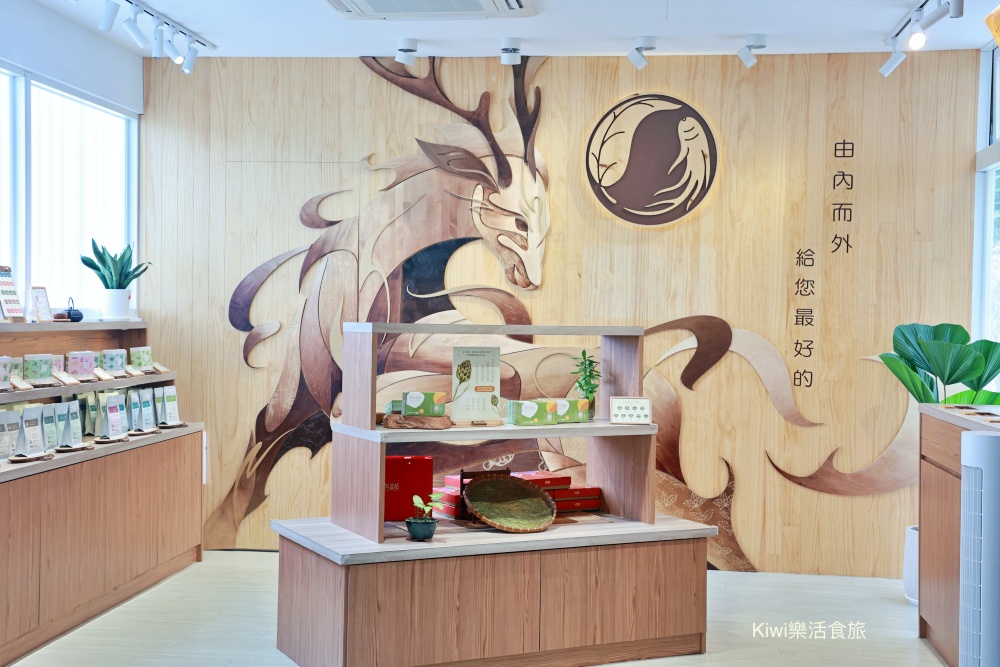 南投新景點日月町複合式商場|埔里日月潭最美的休息站,純白系韓風TSUTAYA BOOKSTORE.網美打卡熱點.南投超強隱藏景點美食~國六愛蘭出口交流道下 南投新景點推薦日月町複合式商場.南投埔里景點日月潭最美的休息站.純白系韓風TSUTAYA BOOKSTORE.網美打卡熱點.南投超強隱藏景點美食.南投美食.南投咖啡館.國六愛蘭出口交流道下.日式WIRED CAFE洋食餐廳.南投在地選品伴手禮.餐車市集.文創市集.加油站.充電站.南投伴手禮.埔里伴手禮.kiwi樂活食旅部落客推薦南投好吃好玩新景點