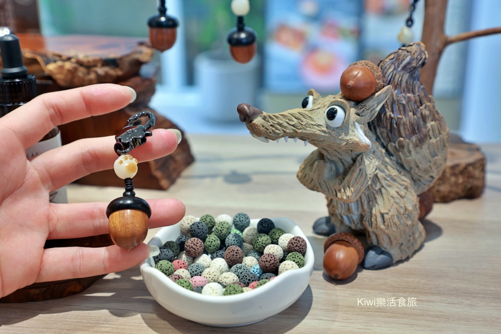 南投新景點日月町複合式商場|埔里日月潭最美的休息站,純白系韓風TSUTAYA BOOKSTORE.網美打卡熱點.南投超強隱藏景點美食~國六愛蘭出口交流道下 南投新景點推薦日月町複合式商場.南投埔里景點日月潭最美的休息站.純白系韓風TSUTAYA BOOKSTORE.網美打卡熱點.南投超強隱藏景點美食.南投美食.南投咖啡館.國六愛蘭出口交流道下.日式WIRED CAFE洋食餐廳.南投在地選品伴手禮.餐車市集.文創市集.加油站.充電站.南投伴手禮.埔里伴手禮.kiwi樂活食旅部落客推薦南投好吃好玩新景點