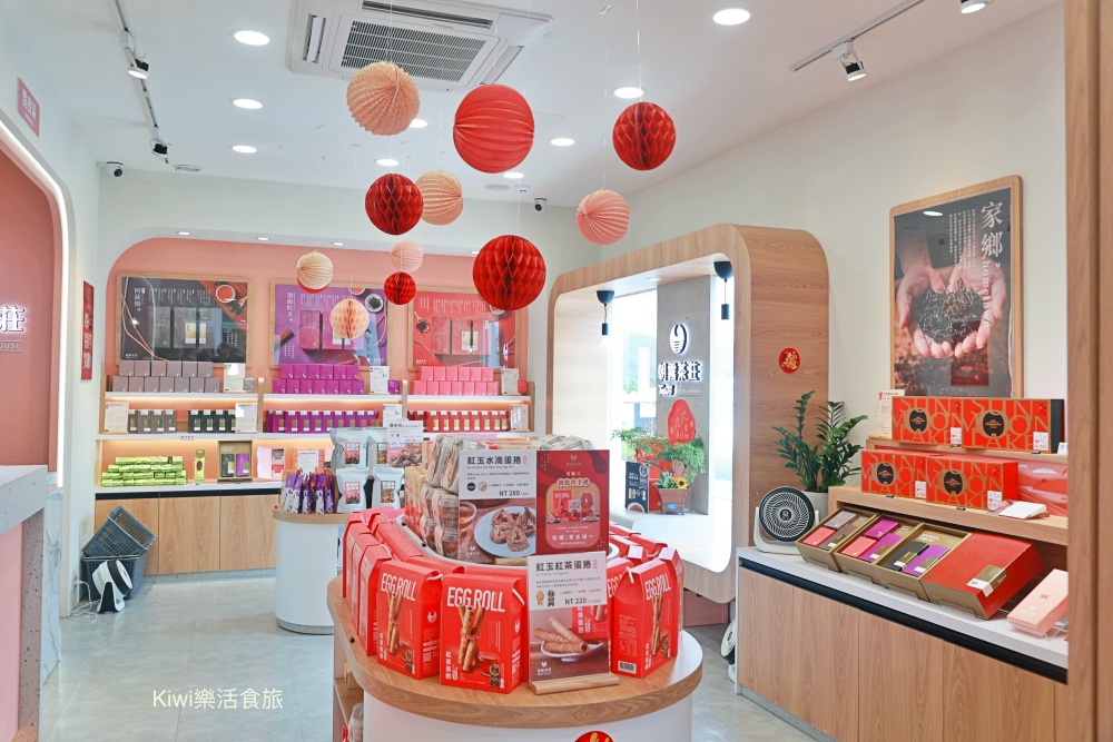 南投新景點日月町複合式商場|埔里日月潭最美的休息站,純白系韓風TSUTAYA BOOKSTORE.網美打卡熱點.南投超強隱藏景點美食~國六愛蘭出口交流道下 南投新景點推薦日月町複合式商場.南投埔里景點日月潭最美的休息站.純白系韓風TSUTAYA BOOKSTORE.網美打卡熱點.南投超強隱藏景點美食.南投美食.南投咖啡館.國六愛蘭出口交流道下.日式WIRED CAFE洋食餐廳.南投在地選品伴手禮.餐車市集.文創市集.加油站.充電站.南投伴手禮.埔里伴手禮.kiwi樂活食旅部落客推薦南投好吃好玩新景點