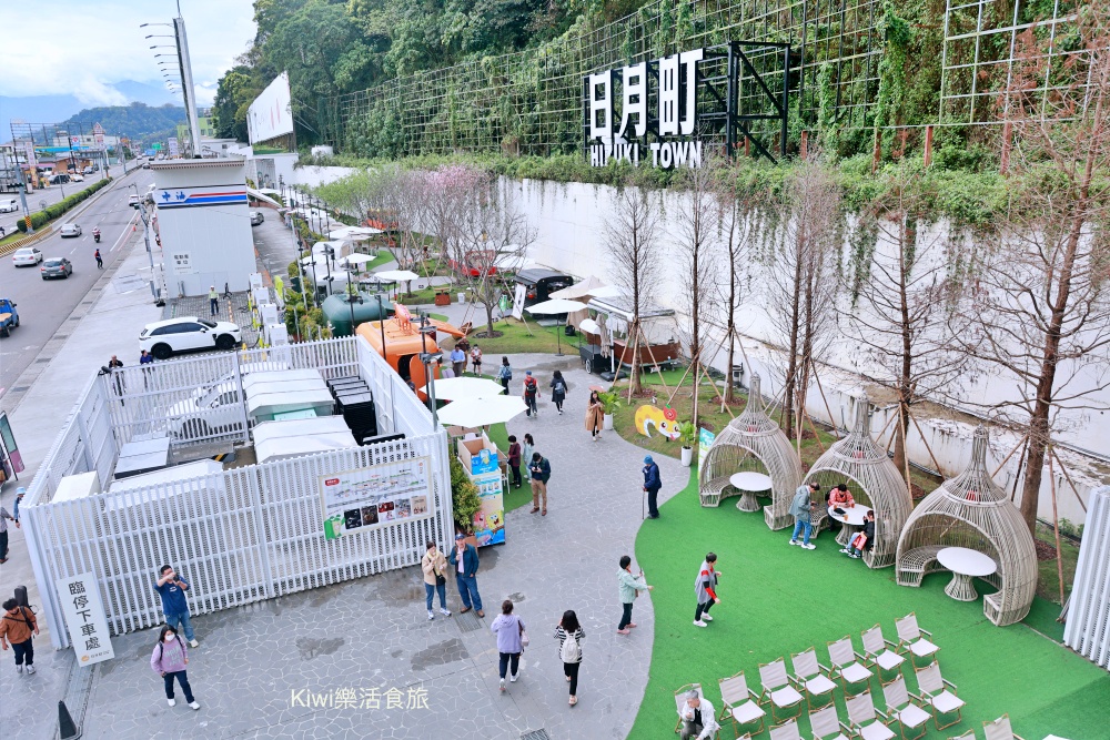 南投新景點日月町複合式商場|埔里日月潭最美的休息站,純白系韓風TSUTAYA BOOKSTORE.網美打卡熱點.南投超強隱藏景點美食~國六愛蘭出口交流道下 南投新景點推薦日月町複合式商場.南投埔里景點日月潭最美的休息站.純白系韓風TSUTAYA BOOKSTORE.網美打卡熱點.南投超強隱藏景點美食.南投美食.南投咖啡館.國六愛蘭出口交流道下.日式WIRED CAFE洋食餐廳.南投在地選品伴手禮.餐車市集.文創市集.加油站.充電站.南投伴手禮.埔里伴手禮.kiwi樂活食旅部落客推薦南投好吃好玩新景點