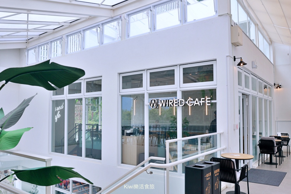 南投新景點日月町複合式商場|埔里日月潭最美的休息站,純白系韓風TSUTAYA BOOKSTORE.網美打卡熱點.南投超強隱藏景點美食~國六愛蘭出口交流道下 南投新景點推薦日月町複合式商場.南投埔里景點日月潭最美的休息站.純白系韓風TSUTAYA BOOKSTORE.網美打卡熱點.南投超強隱藏景點美食.南投美食.南投咖啡館.國六愛蘭出口交流道下.日式WIRED CAFE洋食餐廳.南投在地選品伴手禮.餐車市集.文創市集.加油站.充電站.南投伴手禮.埔里伴手禮.kiwi樂活食旅部落客推薦南投好吃好玩新景點