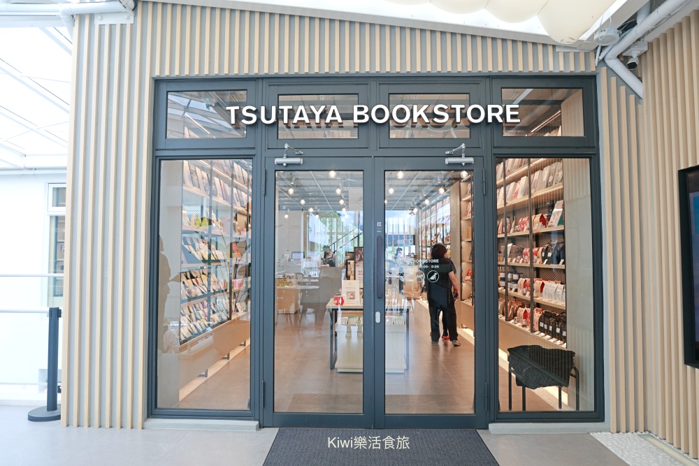 南投新景點日月町複合式商場|埔里日月潭最美的休息站,純白系韓風TSUTAYA BOOKSTORE.網美打卡熱點.南投超強隱藏景點美食~國六愛蘭出口交流道下 南投新景點推薦日月町複合式商場.南投埔里景點日月潭最美的休息站.純白系韓風TSUTAYA BOOKSTORE.網美打卡熱點.南投超強隱藏景點美食.南投美食.南投咖啡館.國六愛蘭出口交流道下.日式WIRED CAFE洋食餐廳.南投在地選品伴手禮.餐車市集.文創市集.加油站.充電站.南投伴手禮.埔里伴手禮.kiwi樂活食旅部落客推薦南投好吃好玩新景點