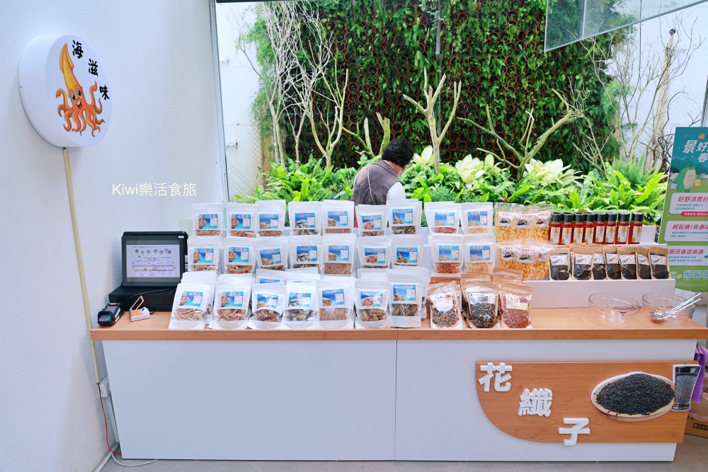 南投新景點日月町複合式商場|埔里日月潭最美的休息站,純白系韓風TSUTAYA BOOKSTORE.網美打卡熱點.南投超強隱藏景點美食~國六愛蘭出口交流道下 南投新景點推薦日月町複合式商場.南投埔里景點日月潭最美的休息站.純白系韓風TSUTAYA BOOKSTORE.網美打卡熱點.南投超強隱藏景點美食.南投美食.南投咖啡館.國六愛蘭出口交流道下.日式WIRED CAFE洋食餐廳.南投在地選品伴手禮.餐車市集.文創市集.加油站.充電站.南投伴手禮.埔里伴手禮.kiwi樂活食旅部落客推薦南投好吃好玩新景點