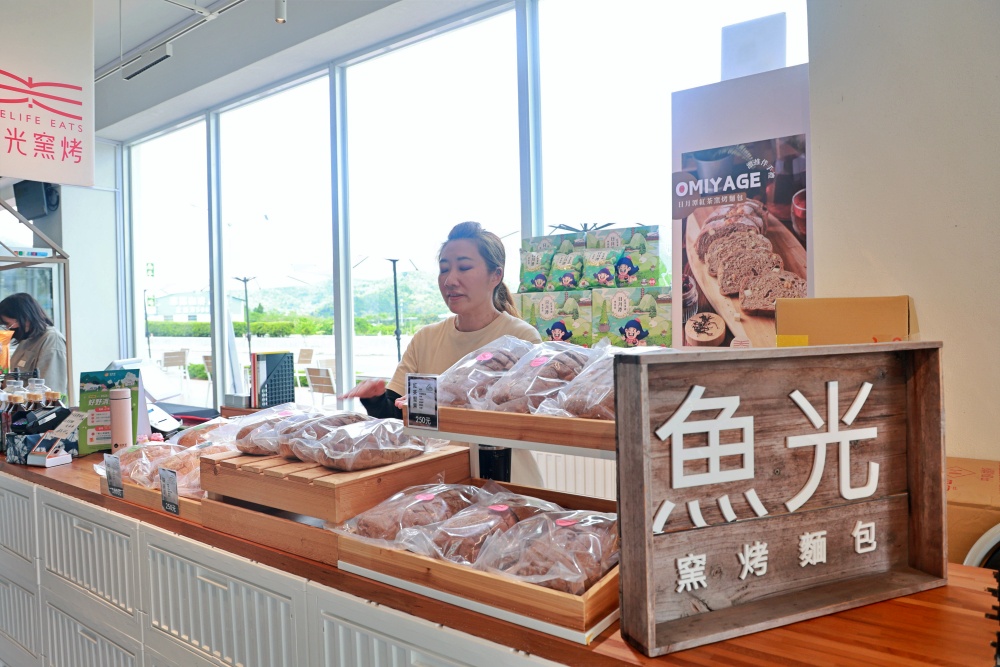 南投新景點日月町複合式商場|埔里日月潭最美的休息站,純白系韓風TSUTAYA BOOKSTORE.網美打卡熱點.南投超強隱藏景點美食~國六愛蘭出口交流道下 南投新景點推薦日月町複合式商場.南投埔里景點日月潭最美的休息站.純白系韓風TSUTAYA BOOKSTORE.網美打卡熱點.南投超強隱藏景點美食.南投美食.南投咖啡館.國六愛蘭出口交流道下.日式WIRED CAFE洋食餐廳.南投在地選品伴手禮.餐車市集.文創市集.加油站.充電站.南投伴手禮.埔里伴手禮.kiwi樂活食旅部落客推薦南投好吃好玩新景點