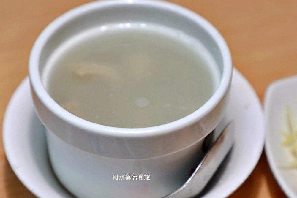 台中鬍鬚張魯肉飯公益店｜台中南屯便當推薦魯肉飯、套餐、燉湯