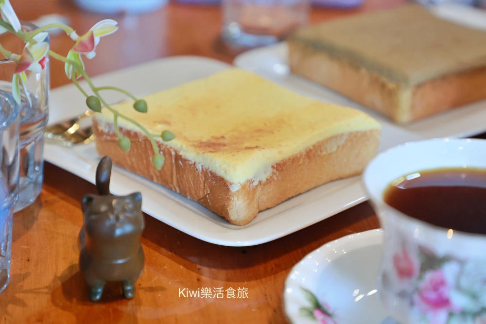 台中北區隱藏版咖啡館.北區咖啡推薦目標咖啡我是熊銅雕藝術.文化藝術.虹吸手沖咖啡.迷你圖書館近科博館周邊美食.kiwi樂活食旅部落客推薦台中咖啡館