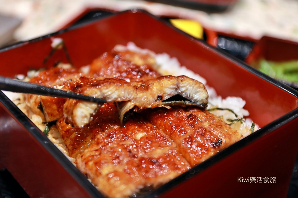 台中美食大江戶町鰻屋台中三井LaLaport店.kiwi樂活食旅部落客推薦台中東區美食鰻魚.夢幻鰻魚桶飯3吃.浦燒鰻重半尾.台中火車站周邊美食