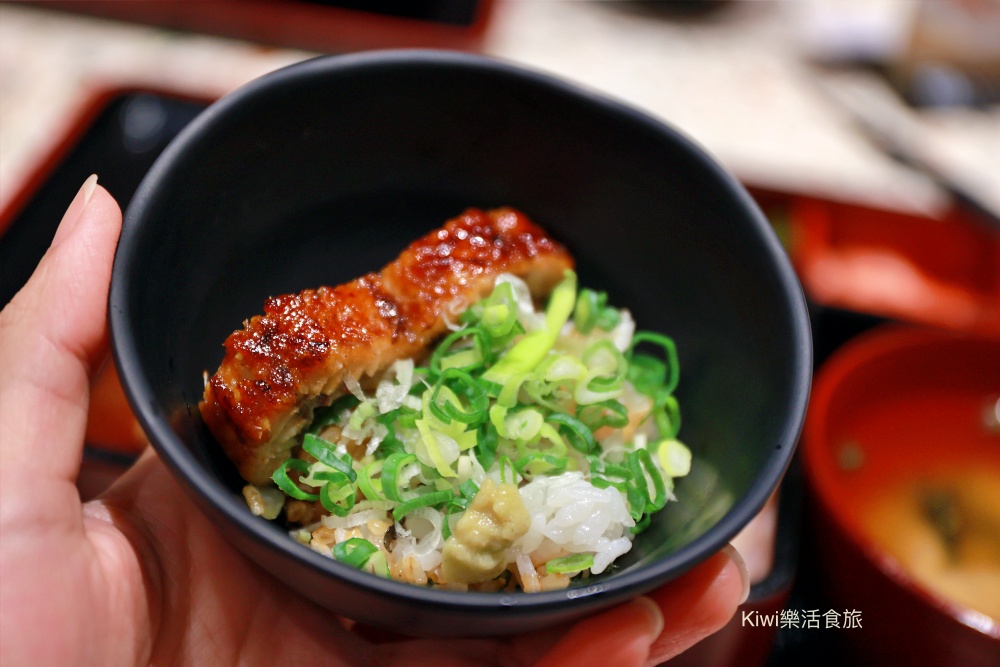 台中美食大江戶町鰻屋台中三井LaLaport店.kiwi樂活食旅部落客推薦台中東區美食鰻魚.夢幻鰻魚桶飯3吃.浦燒鰻重半尾.台中火車站周邊美食
