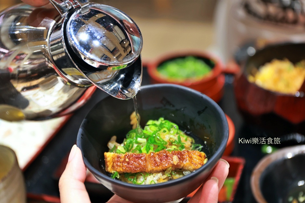 台中美食大江戶町鰻屋台中三井LaLaport店.kiwi樂活食旅部落客推薦台中東區美食鰻魚.夢幻鰻魚桶飯3吃.浦燒鰻重半尾.台中火車站周邊美食