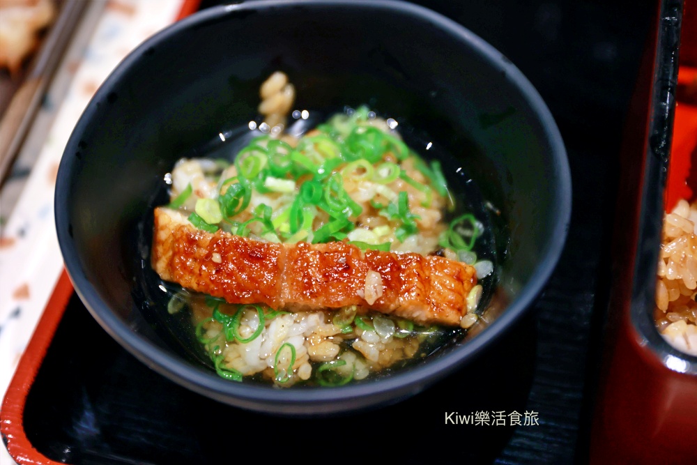 台中美食大江戶町鰻屋台中三井LaLaport店.kiwi樂活食旅部落客推薦台中東區美食鰻魚.夢幻鰻魚桶飯3吃.浦燒鰻重半尾.台中火車站周邊美食