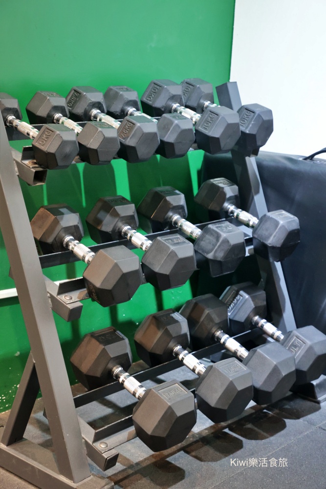 想找女性友善健身房?評價口碑最好的台南健身房.愛健身x動動好適能運動中心x好漾運動空間x倍速運動 台南健身房.台南北區健身房.台南女性 健身房.台南健身推薦不綁約.單堂教練課費用低.一對一教學.個人專屬健身課表.專屬健身教練.kiwi樂活食旅推薦台南運動健身