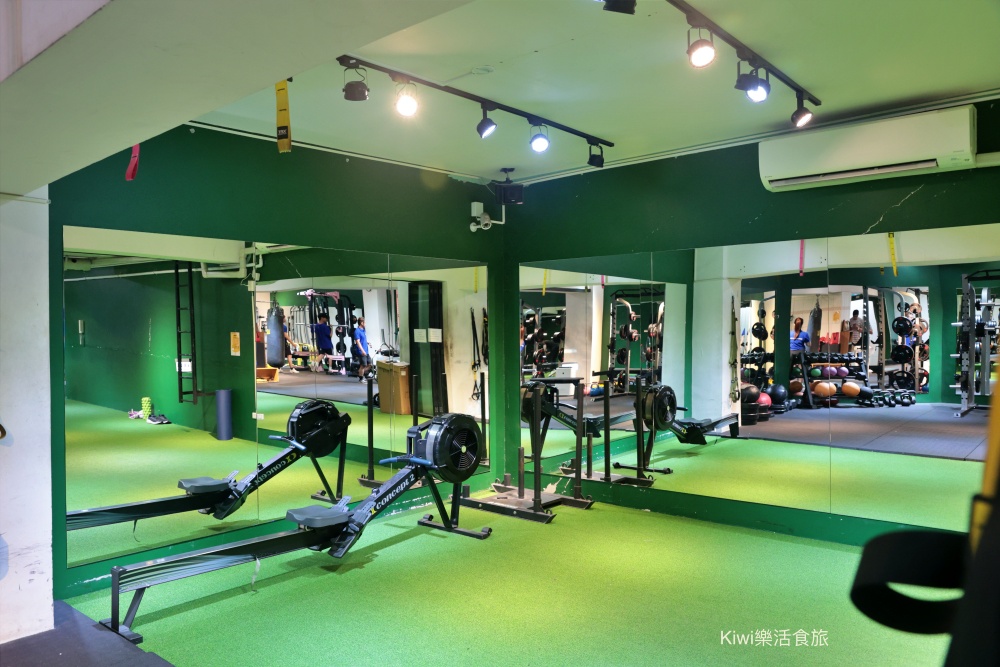 想找女性友善健身房?評價口碑最好的台南健身房.愛健身x動動好適能運動中心x好漾運動空間x倍速運動 台南健身房.台南北區健身房.台南女性 健身房.台南健身推薦不綁約.單堂教練課費用低.一對一教學.個人專屬健身課表.專屬健身教練.kiwi樂活食旅推薦台南運動健身