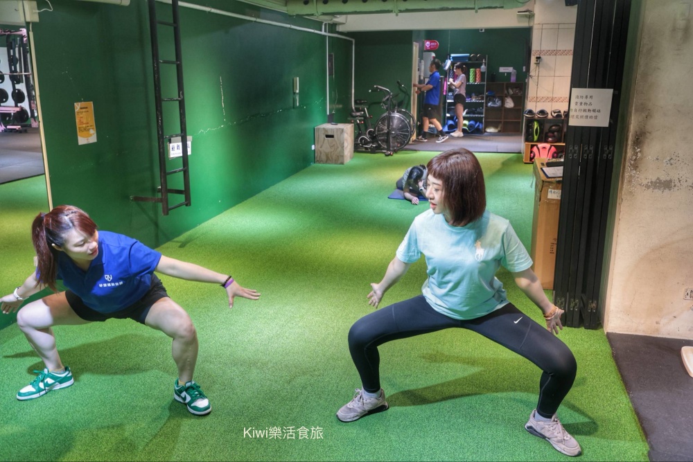 想找女性友善健身房?評價口碑最好的台南健身房.愛健身x動動好適能運動中心x好漾運動空間x倍速運動 台南健身房.台南北區健身房.台南女性 健身房.台南健身推薦不綁約.單堂教練課費用低.一對一教學.個人專屬健身課表.專屬健身教練.kiwi樂活食旅推薦台南運動健身