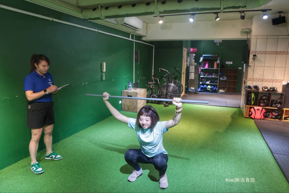 想找女性友善健身房?評價口碑最好的台南健身房.愛健身x動動好適能運動中心x好漾運動空間x倍速運動 台南健身房.台南北區健身房.台南女性 健身房.台南健身推薦不綁約.單堂教練課費用低.一對一教學.個人專屬健身課表.專屬健身教練.kiwi樂活食旅推薦台南運動健身