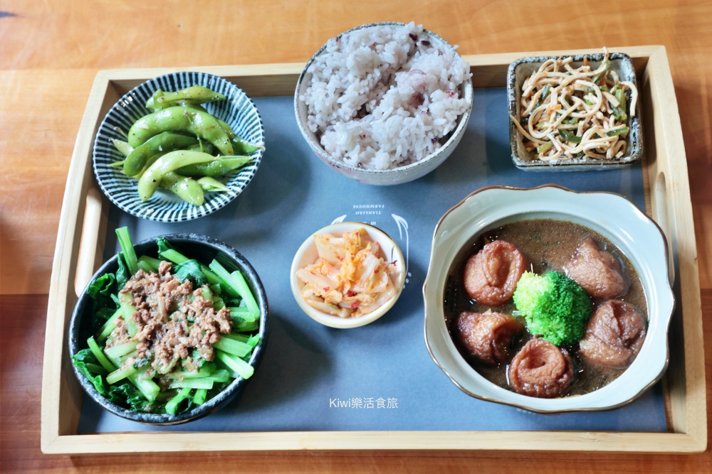 台中田寮農莊景觀餐廳|台中南屯景觀餐廳網美打卡熱點,親子友善餐廳 kiwi樂活食旅部落客推薦台中田寮農莊景觀餐廳.台中美食.台中餐廳.台中南屯景觀餐廳.網美打卡熱點.親子友善餐廳.單點.套餐