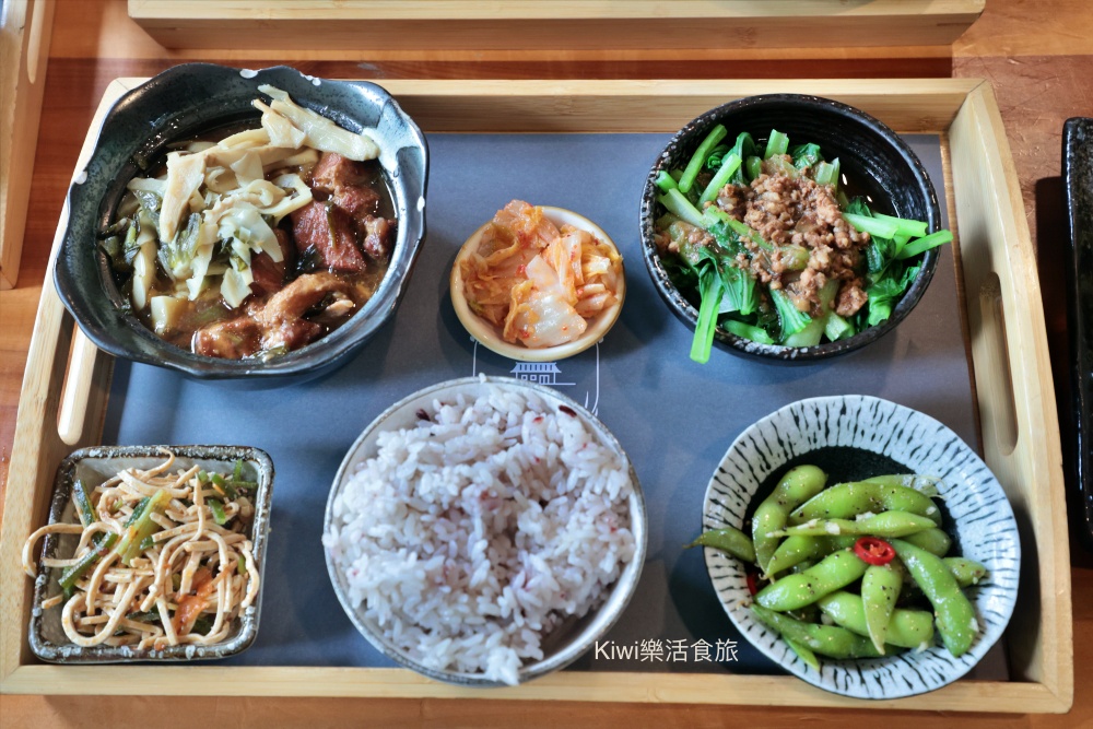 台中田寮農莊景觀餐廳|台中南屯景觀餐廳網美打卡熱點,親子友善餐廳 kiwi樂活食旅部落客推薦台中田寮農莊景觀餐廳.台中美食.台中餐廳.台中南屯景觀餐廳.網美打卡熱點.親子友善餐廳.單點.套餐