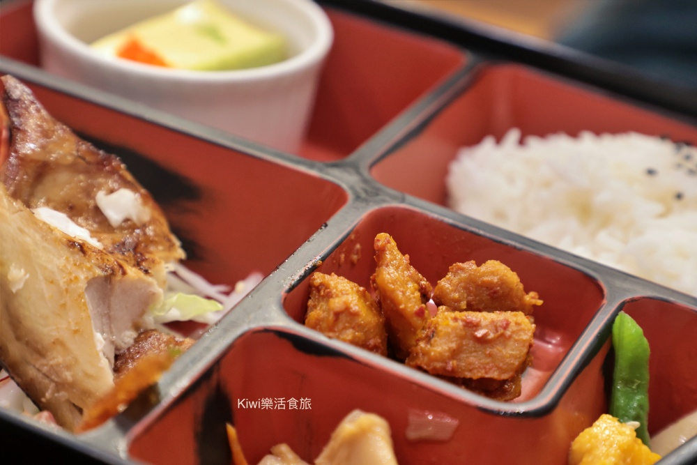 台中華泰咖啡|台中中區美食老派咖啡廳,日式簡餐、曼巴咖啡塞風煮壺出爐!近第二市場周邊美食 kiwi樂活食旅部落客推薦台中華泰咖啡.台中中區美食老派咖啡廳.日式簡餐.曼巴咖啡塞風煮壺出爐.近第二市場周邊美食.台中簡餐.台中咖啡.台中美食