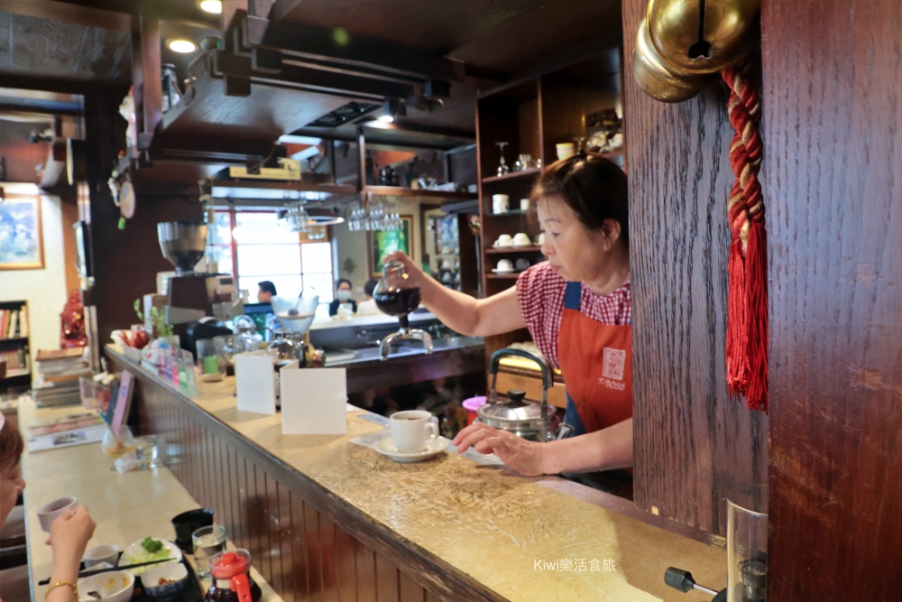 台中華泰咖啡|台中中區美食老派咖啡廳,日式簡餐、曼巴咖啡塞風煮壺出爐!近第二市場周邊美食 kiwi樂活食旅部落客推薦台中華泰咖啡.台中中區美食老派咖啡廳.日式簡餐.曼巴咖啡塞風煮壺出爐.近第二市場周邊美食.台中簡餐.台中咖啡.台中美食