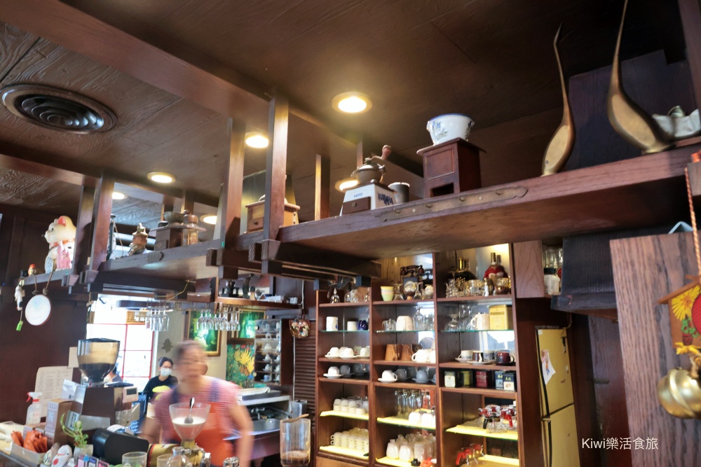 台中華泰咖啡|台中中區美食老派咖啡廳,日式簡餐、曼巴咖啡塞風煮壺出爐!近第二市場周邊美食 kiwi樂活食旅部落客推薦台中華泰咖啡.台中中區美食老派咖啡廳.日式簡餐.曼巴咖啡塞風煮壺出爐.近第二市場周邊美食.台中簡餐.台中咖啡.台中美食