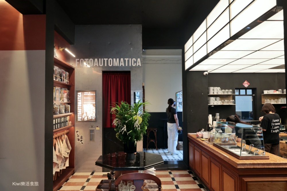 kiwi樂活食旅部落客推薦台中西區咖啡NEWSSTAND書報攤咖啡.網美打卡熱點咖啡館.猶如歐洲街頭的咖啡館.咖啡.甜點.鹹食